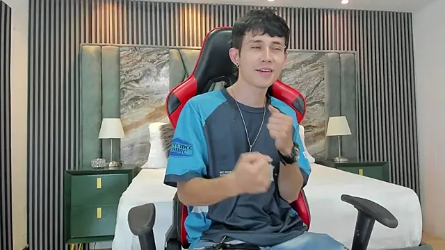 Snapshot of Michael_blue chatting on October 3, 2025, 7:44 pm Michael blue online show from October 3, 2025, 7:44 pm