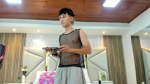 Snapshot of Michael_blue chatting on October 10, 2025, 7:46 pm Michael blue online show from October 10, 2025, 7:46 pm