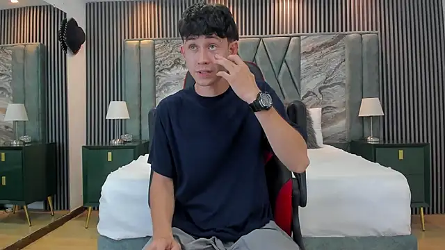 Snapshot of Michael_blue chatting on October 15, 2025, 8:09 pm Michael blue online show from October 15, 2025, 8:09 pm