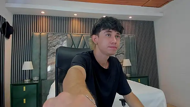 Snapshot of Michael_blue chatting on October 24, 2025, 2:35 pm Michael blue online show from October 24, 2025, 2:35 pm