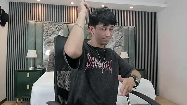 Snapshot of Michael_blue chatting on October 30, 2025, 8:20 pm Michael blue online show from October 30, 2025, 8:20 pm