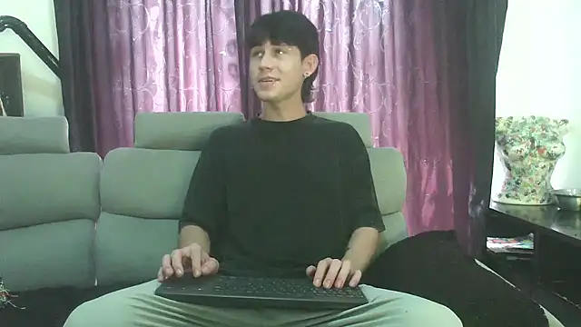 Snapshot of Michael_blue chatting on May 13, 2026, 7:11 pm Michael blue online show from May 13, 2026, 7:11 pm