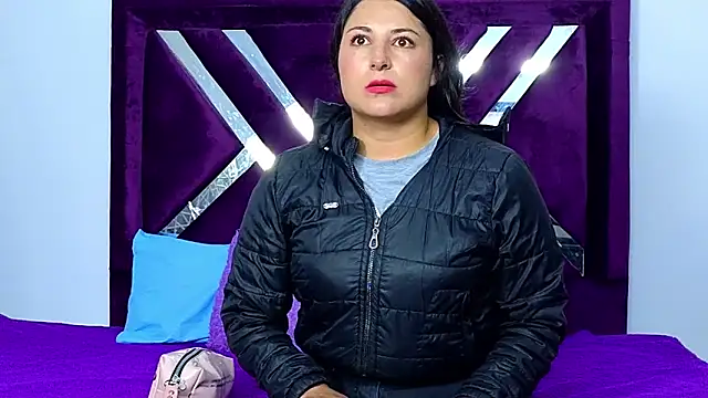 cuteeimy online show from November 24, 2025, 6:51 pm