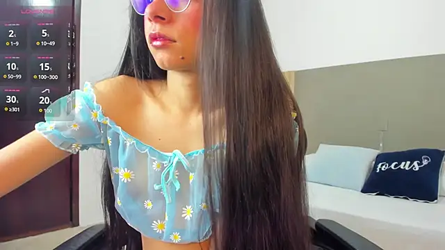 carlina 15 online show from March 10, 2026, 12:32 pm