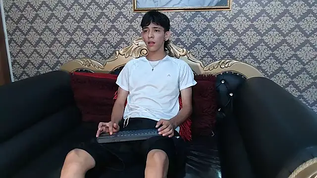 Sebas cat online show from September 13, 2025, 7:57 pm