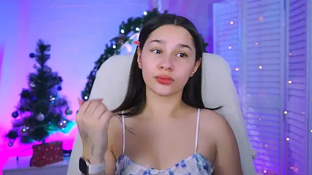 KimClarks  online show from December 15, 2025, 1:15 pm