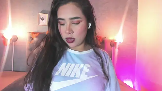 Snapshot of GiannaSlimJB chatting on October 3, 2025, 3:25 am GiannaSlimJB online show from October 3, 2025, 3:25 am