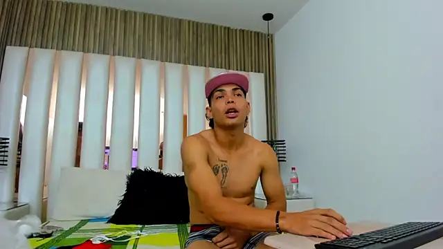 KailinANDrihky online show from October 14, 2025, 1:17 am