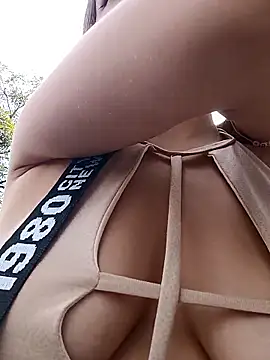 Arii collins1 online show from October 20, 2025, 2:06 pm