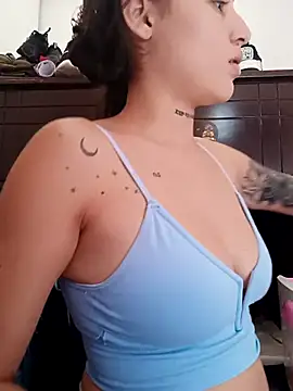 Arii collins1 online show from November 5, 2025, 5:57 pm