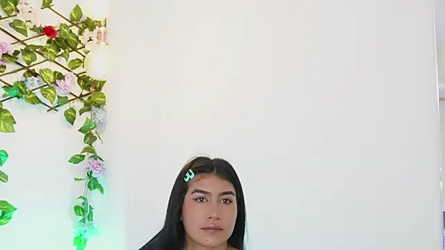 Snapshot of saraBow chatting on September 9, 2025, 5:56 pm saraBow online show from September 9, 2025, 5:56 pm