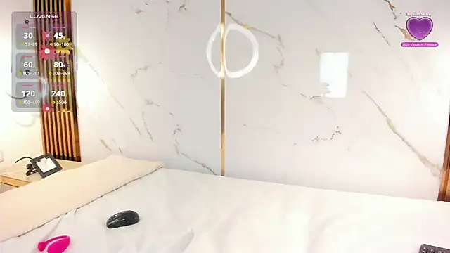 Snapshot of CandyRouse__ chatting on January 13, 2026, 4:51 am CandyRouse online show from January 13, 2026, 4:51 am