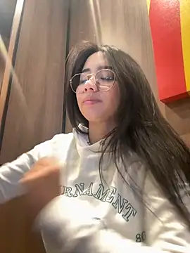 Michelle Zoe online show from October 30, 2025, 6:04 am