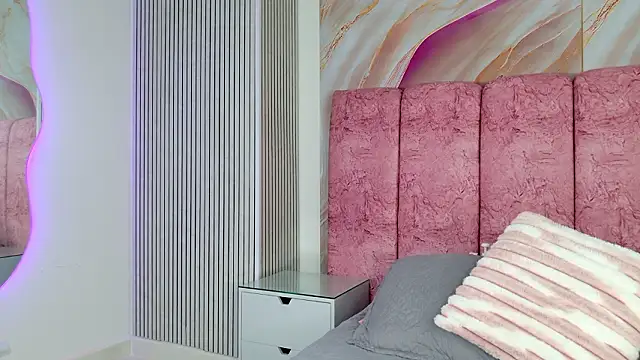 emmacurvy online show from February 17, 2026, 3:03 am