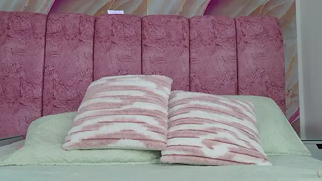 emmacurvy online show from February 20, 2026, 3:03 am