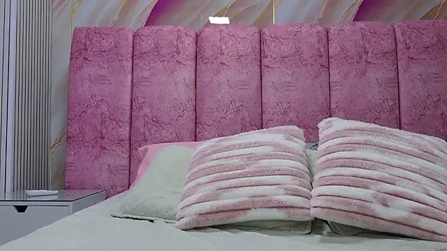 emmacurvy online show from March 20, 2026, 3:11 am