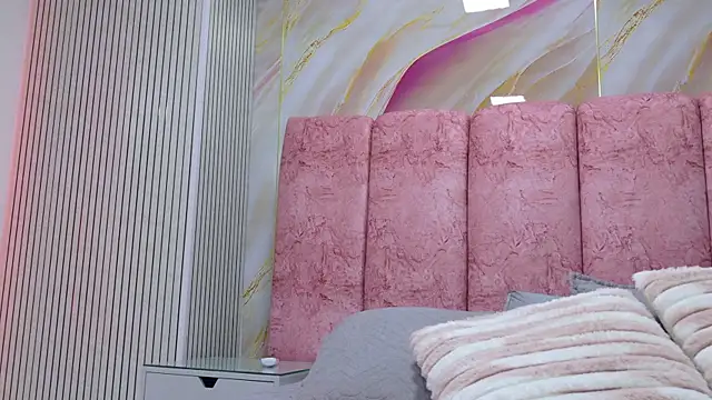 emmacurvy online show from March 28, 2026, 3:06 am