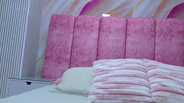 emmacurvy online show from March 31, 2026, 3:08 am