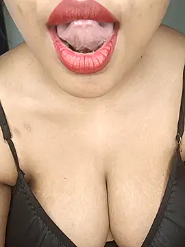 sex-withcouple online show from April 5, 2026, 3:04 am