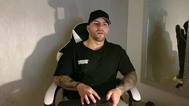 Snapshot of Ades_Lowe chatting on September 27, 2025, 12:10 pm Ades Lowe online show from September 27, 2025, 12:10 pm