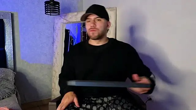 Snapshot of Ades_Lowe chatting on October 6, 2025, 11:51 am Ades Lowe online show from October 6, 2025, 11:51 am