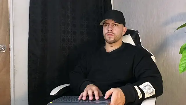 Snapshot of Ades_Lowe chatting on October 7, 2025, 11:51 am Ades Lowe online show from October 7, 2025, 11:51 am