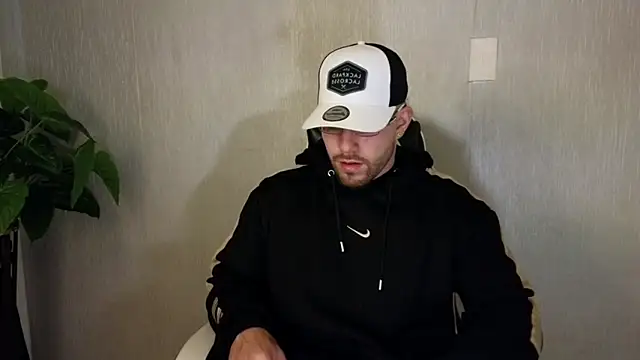 Snapshot of Ades_Lowe chatting on October 11, 2025, 11:53 am Ades Lowe online show from October 11, 2025, 11:53 am