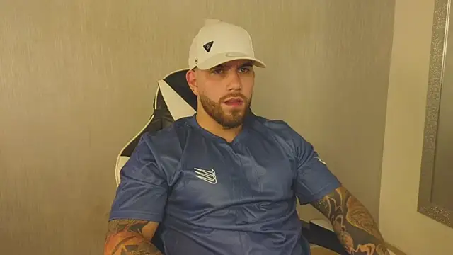 Snapshot of Ades_Lowe chatting on November 1, 2025, 12:29 pm Ades Lowe online show from November 1, 2025, 12:29 pm