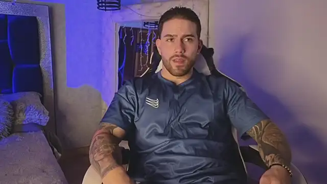 Snapshot of Ades_Lowe chatting on November 10, 2025, 7:35 pm Ades Lowe online show from November 10, 2025, 7:35 pm