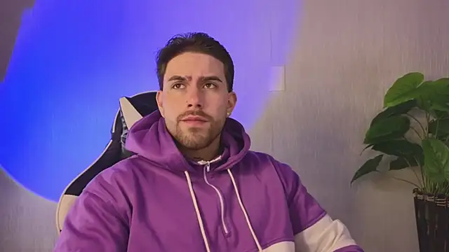 Snapshot of Ades_Lowe chatting on November 26, 2025, 10:38 am Ades Lowe online show from November 26, 2025, 10:38 am