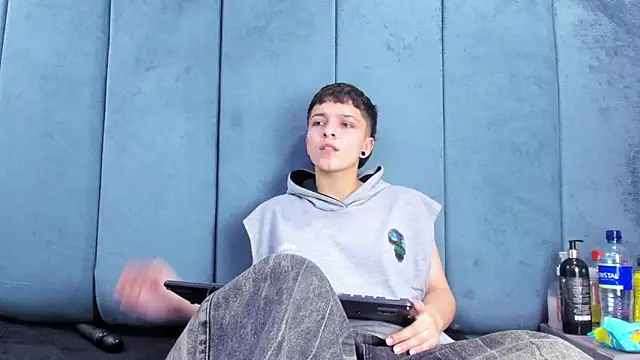 Megan Thompson  online show from March 28, 2026, 2:44 am