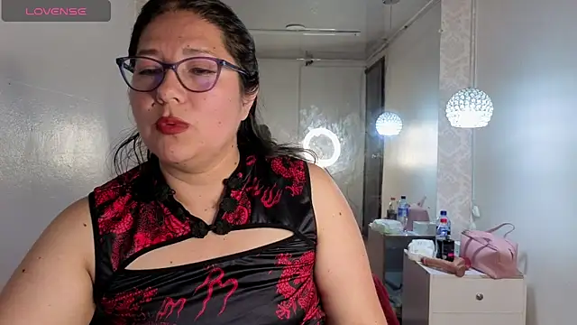 Snapshot of scarlett_widow_ chatting on June 3, 2026, 3:20 am scarlett widow online show from June 3, 2026, 3:20 am