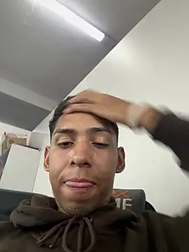 Oqui online show from April 6, 2026, 8:10 pm