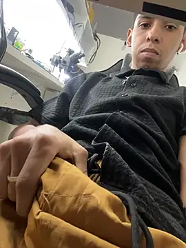 Oqui online show from April 14, 2026, 9:32 pm