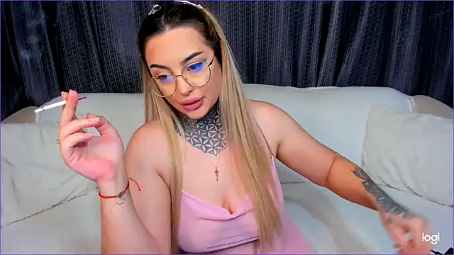 Bom Bon1 online show from November 18, 2025, 6:01 pm