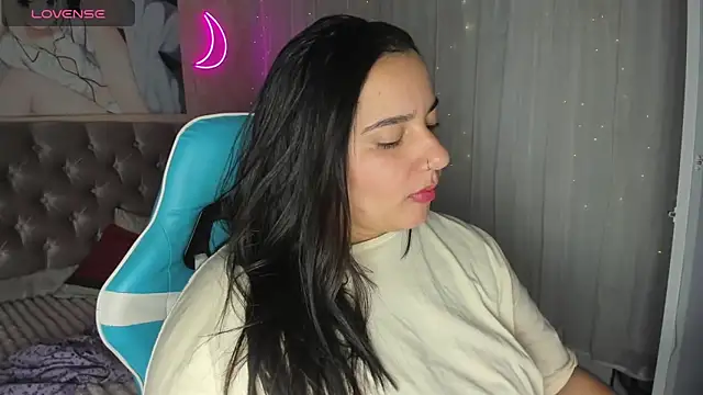 Snapshot of artemisa19 chatting on September 30, 2025, 2:16 am artemisa19 online show from September 30, 2025, 2:16 am