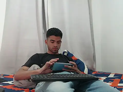 camillo beischel  online show from September 15, 2025, 6:08 pm