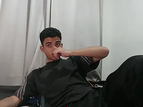 camillo beischel  online show from September 23, 2025, 6:33 pm