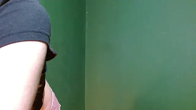 Roxiehood online show from September 12, 2025, 2:44 am