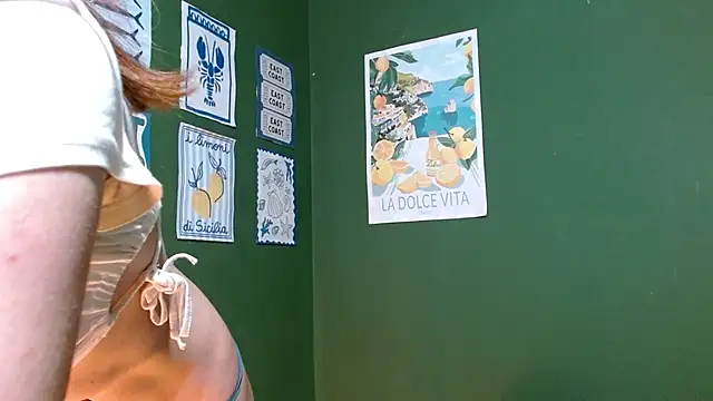 Roxiehood online show from October 18, 2025, 2:47 am