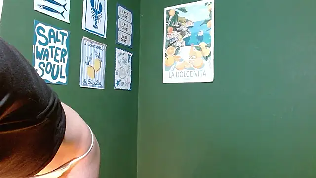 Roxiehood online show from November 23, 2025, 2:00 am