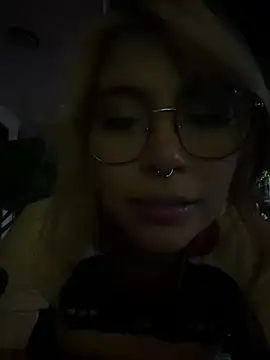 Snapshot of YunoRose_ chatting on June 18, 2026, 3:29 am YunoRose online show from June 18, 2026, 3:29 am