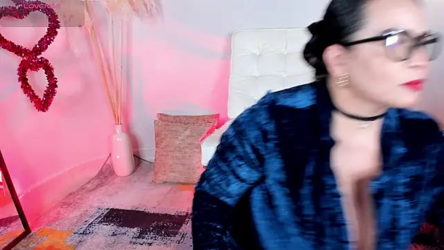 DivaFlamme online show from September 22, 2025, 4:47 am