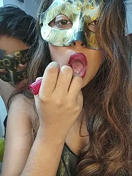 sam honey5 online show from December 14, 2025, 5:18 pm