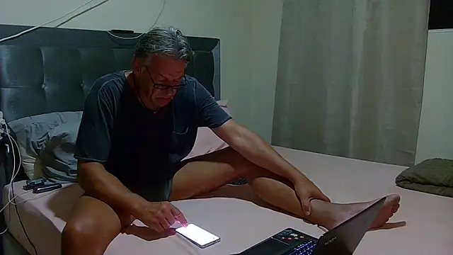 Unique X perience online show from April 14, 2026, 3:56 am