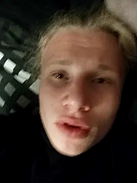 Snapshot of Monsterboy18 chatting on September 24, 2025, 10:35 pm Monsterboy18 online show from September 24, 2025, 10:35 pm