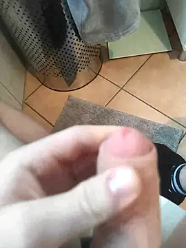 Snapshot of Monsterboy18 chatting on October 19, 2025, 2:40 pm Monsterboy18 online show from October 19, 2025, 2:40 pm