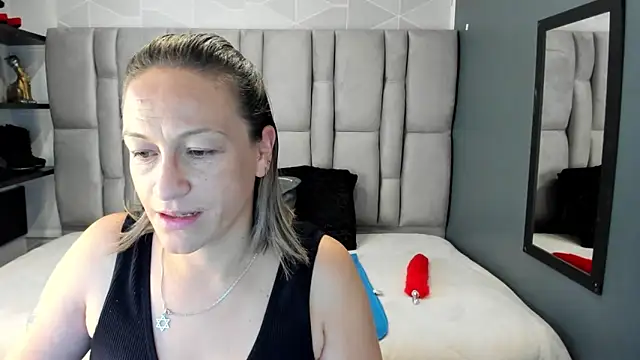 Charlot milf online show from February 28, 2026, 12:06 pm