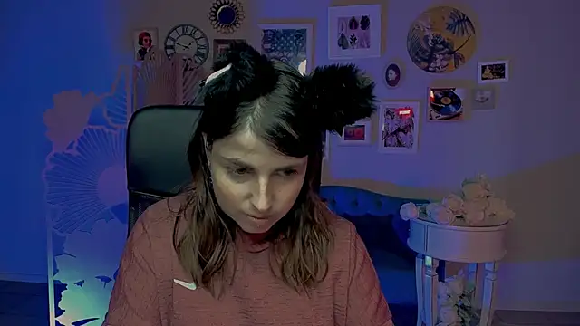 MartaEdams online show from November 17, 2025, 6:08 am