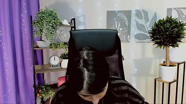 MartaEdams online show from February 12, 2026, 7:25 am